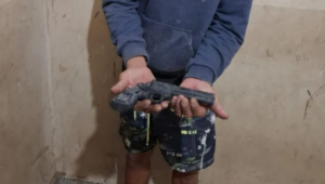 Corrientes: demoraron a un hombre por disturbios y portación de arma de juguete