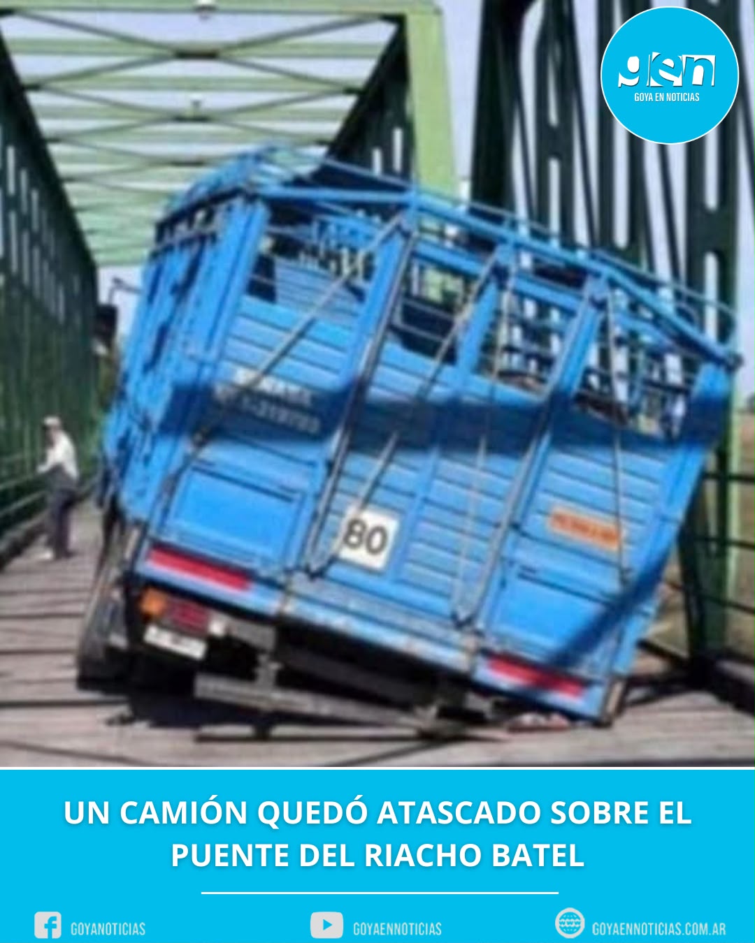 Un camión quedó atascado sobre el puente del riacho Batel